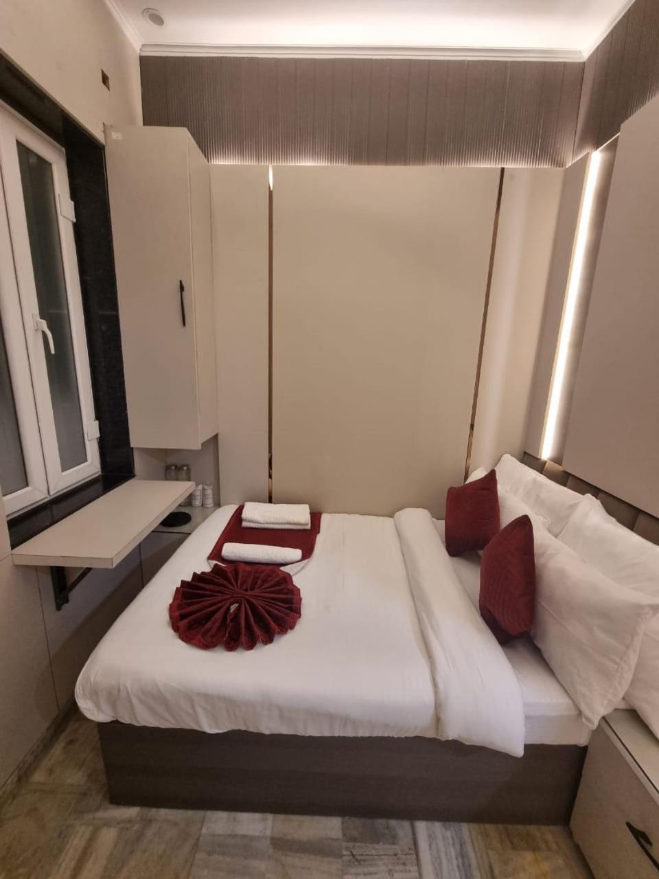 Lucky Restaurant & 2* Agra (Uttar Pradesh)