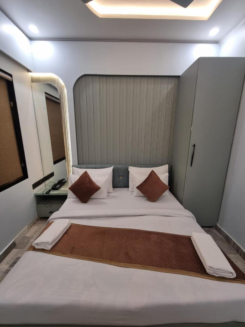 Lucky Restaurant & Guest house Agra (Uttar Pradesh)