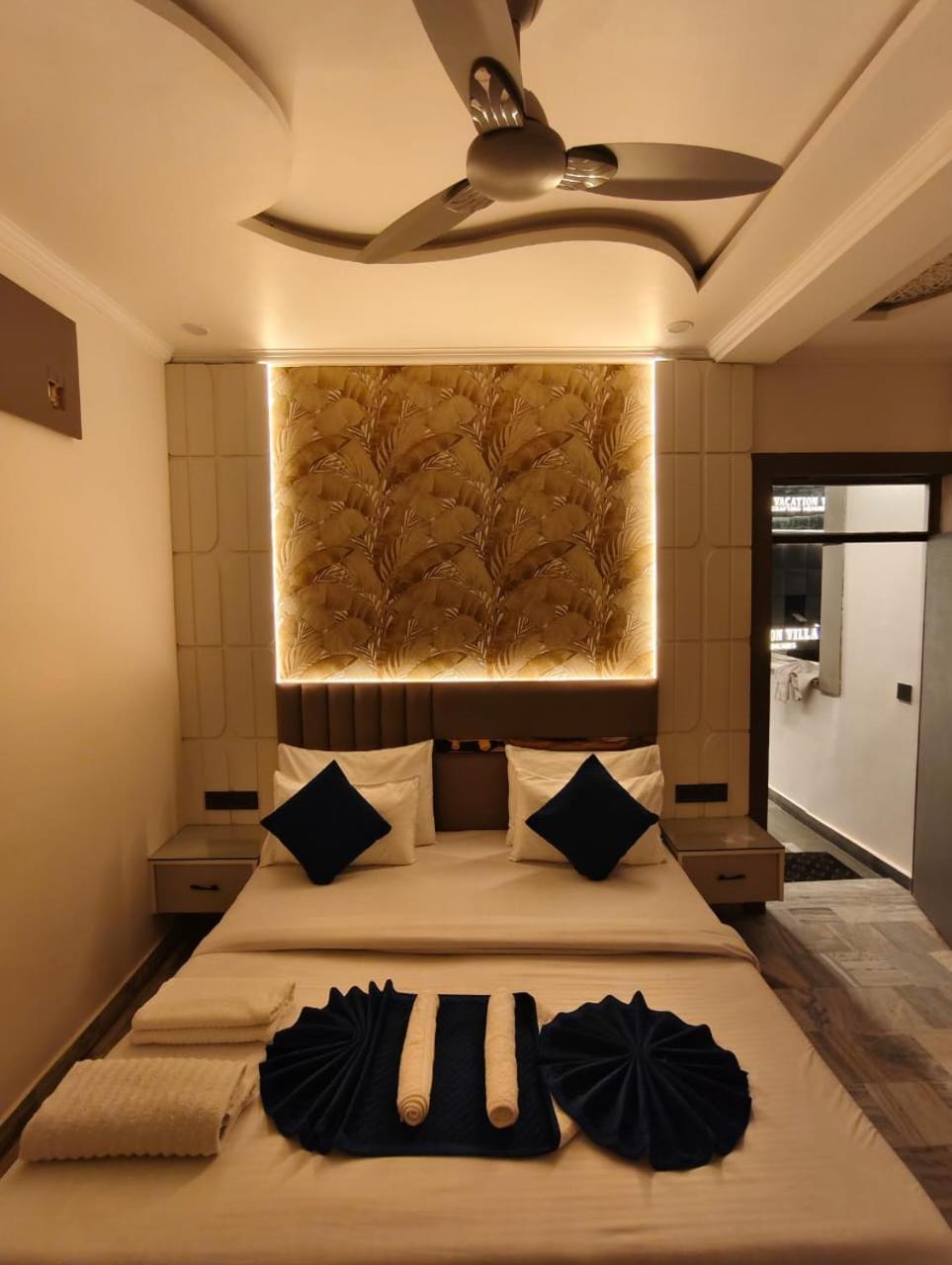Lucky Restaurant & Agra (Uttar Pradesh)