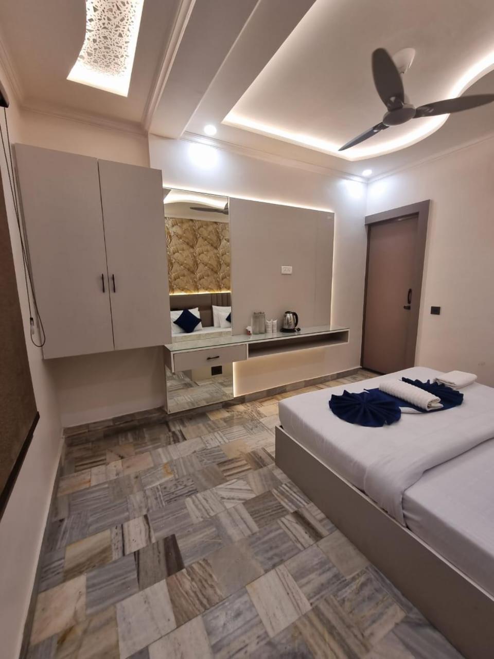Lucky Restaurant & 2* Agra (Uttar Pradesh)