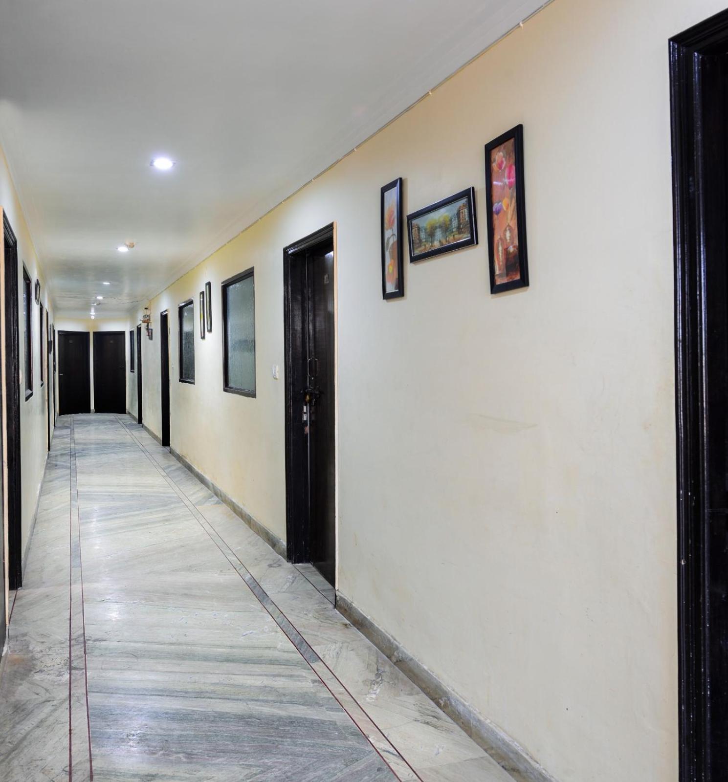 Hotel Town Tree Palace Agra (Uttar Pradesh)