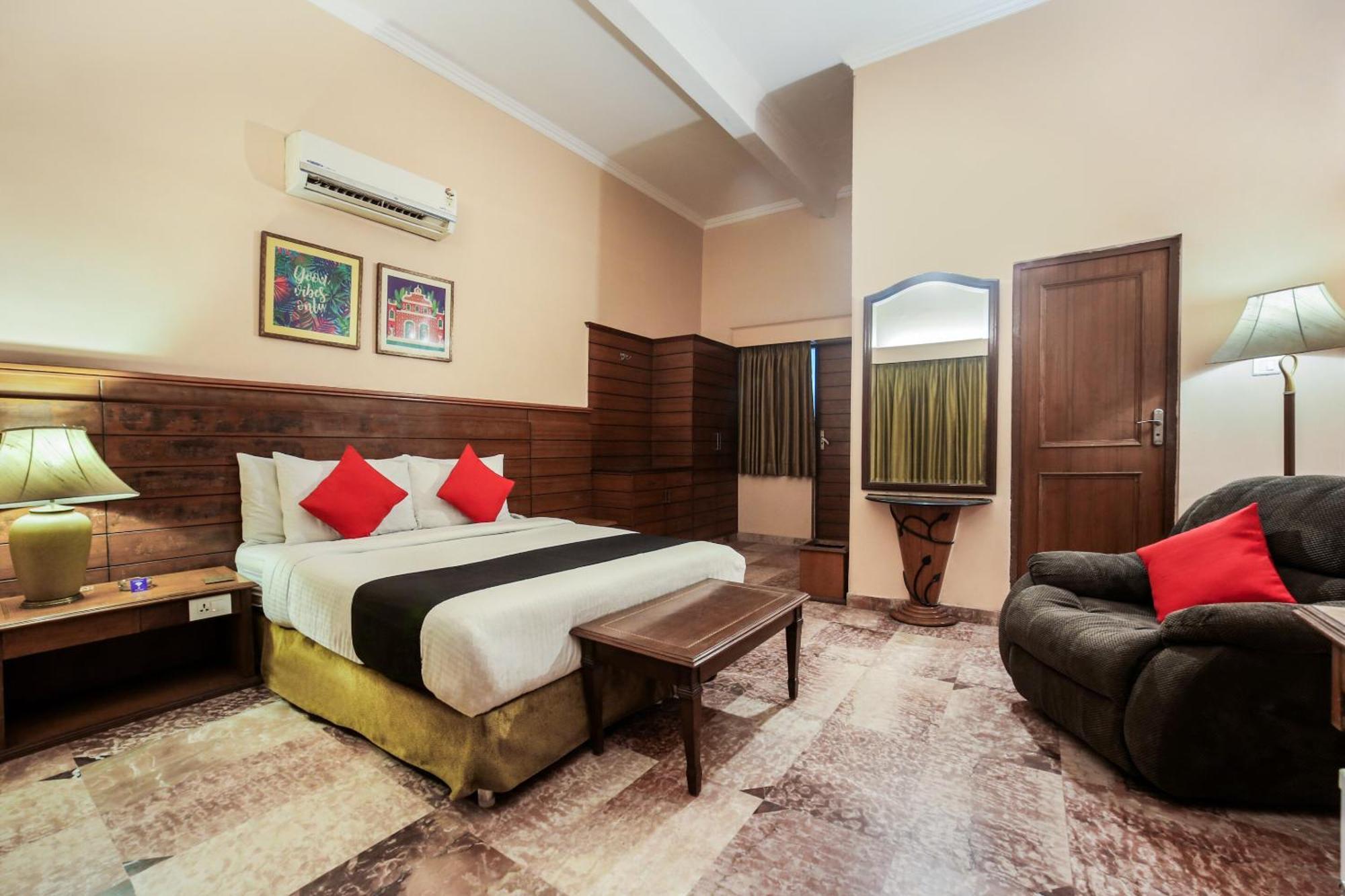 Townhouse Dayal - A Boutique 4*