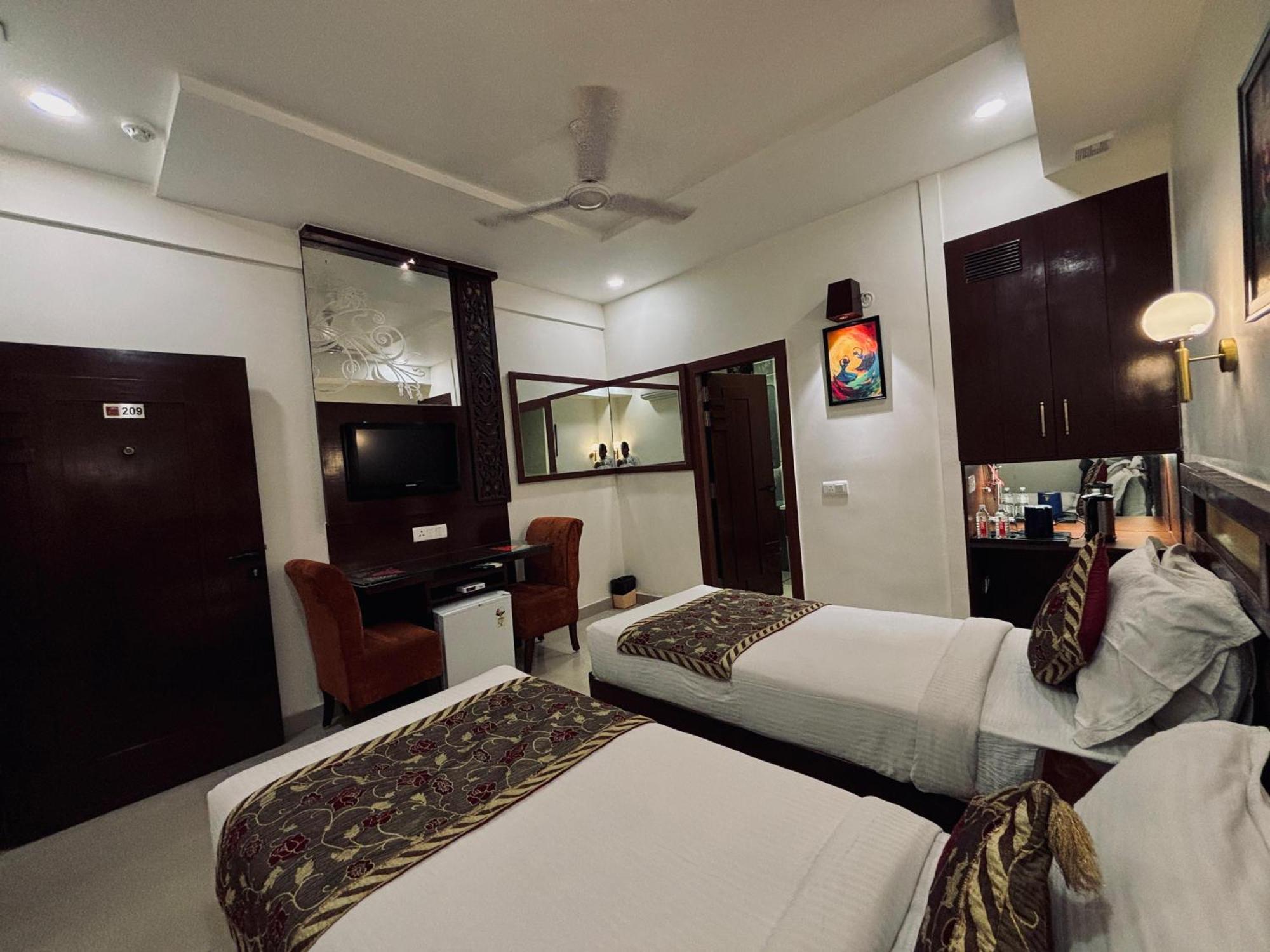 Hotel Taj 3*