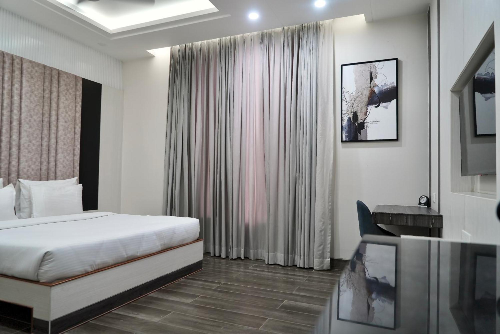 Elinor By Dazzling & Hotel Agra (Uttar Pradesh)