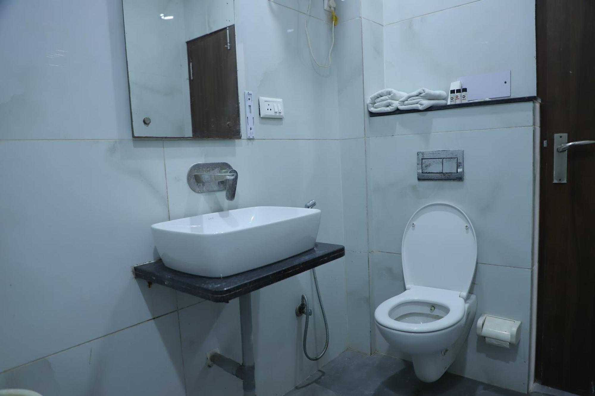Akash Raj 3* Agra (Uttar Pradesh)