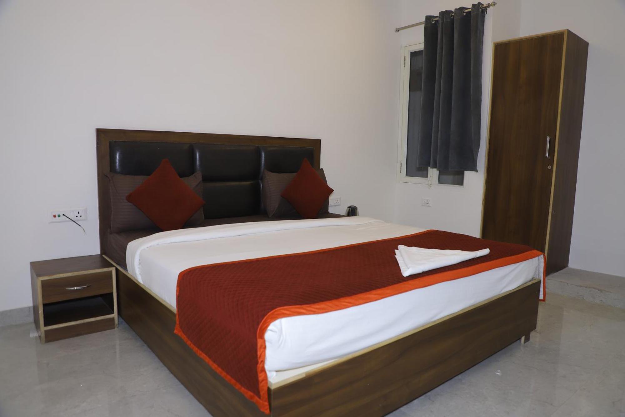 Hotel Akash Raj 3*