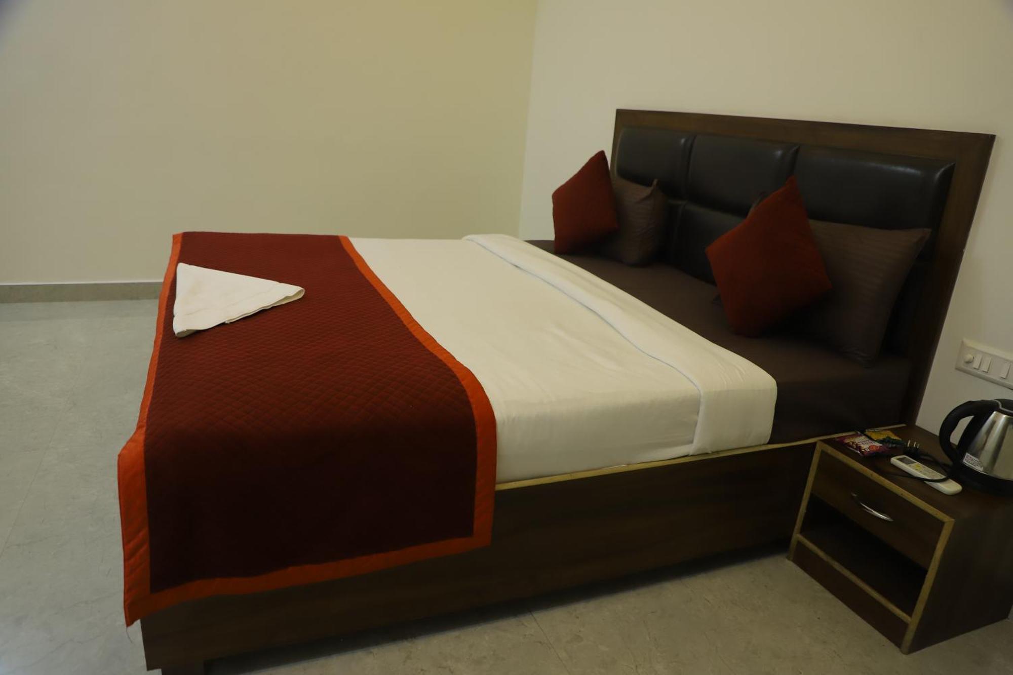 Hotel Akash Raj 3*