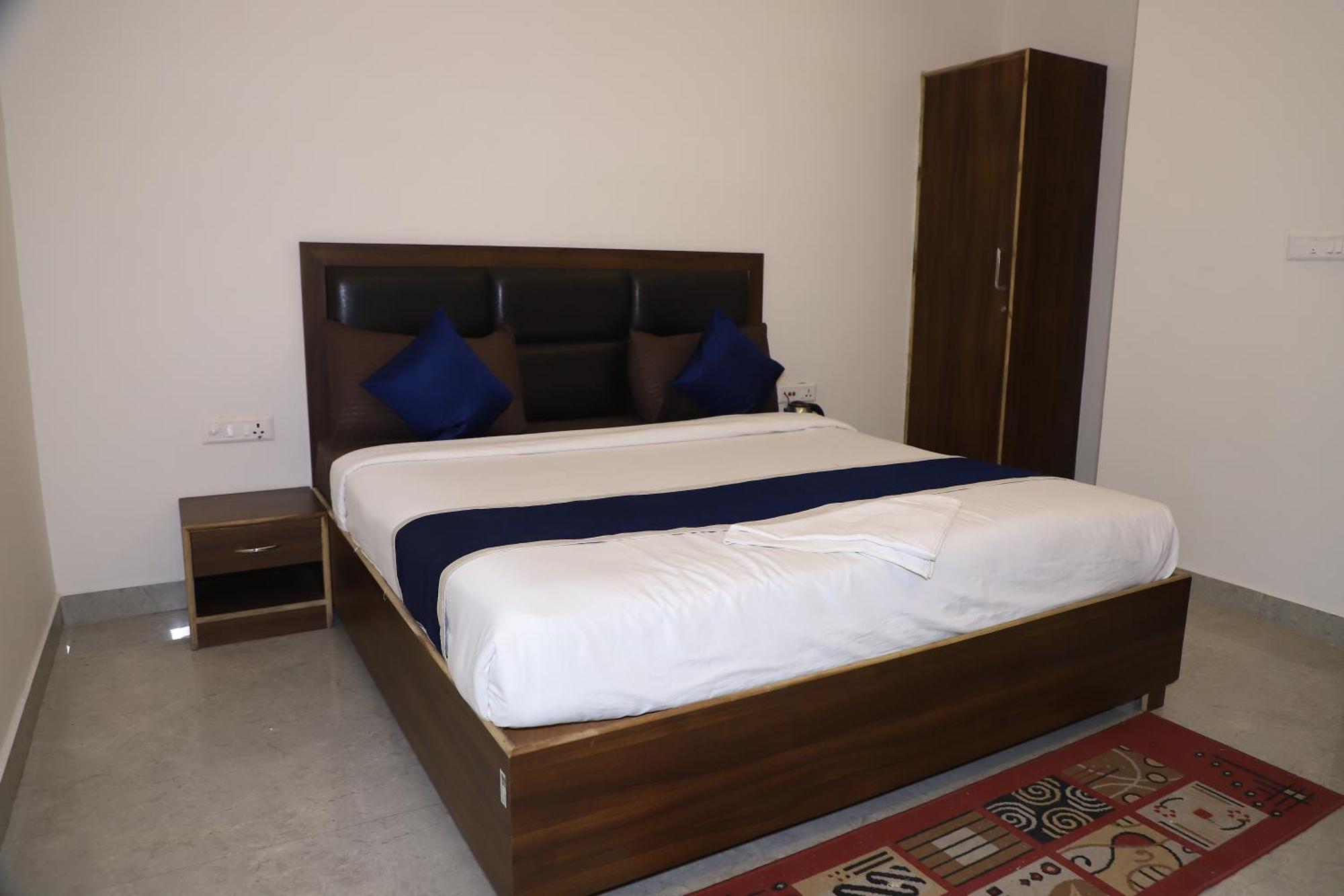 Hotel Akash Raj 3*