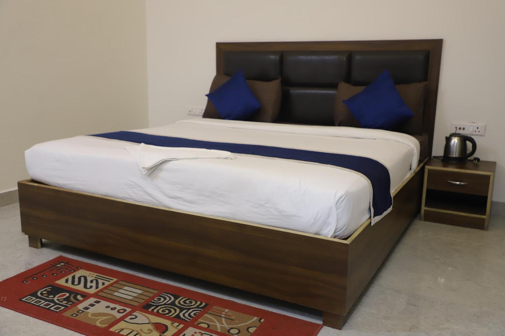 Hotel Akash Raj 3*