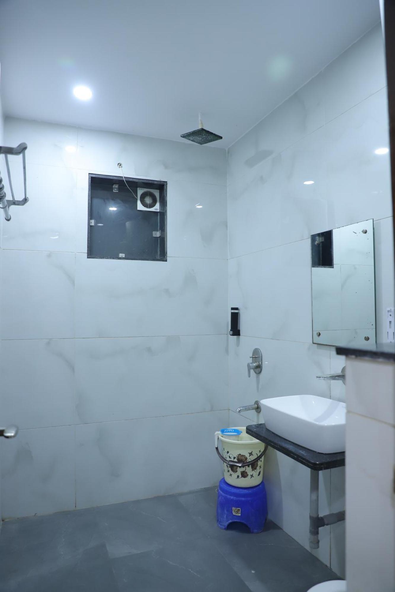 Hotel Akash Raj 3*