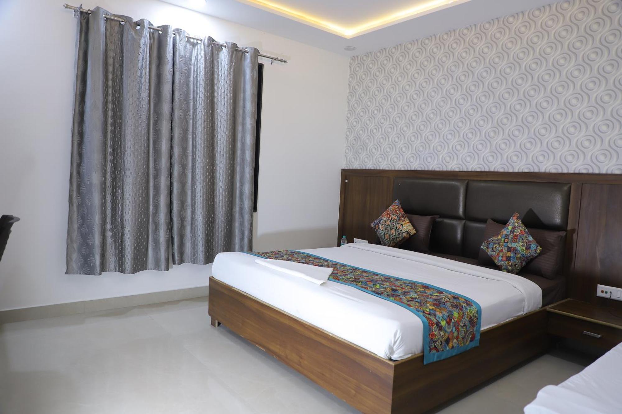 Hotel Akash Raj 3*