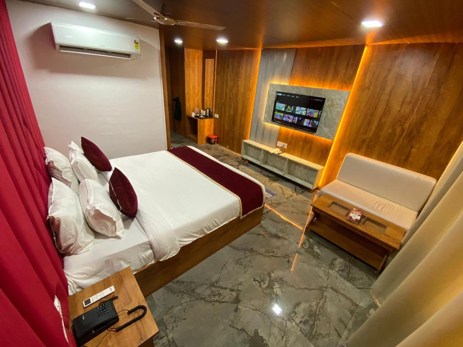 Rich Grand Hotel Hotel