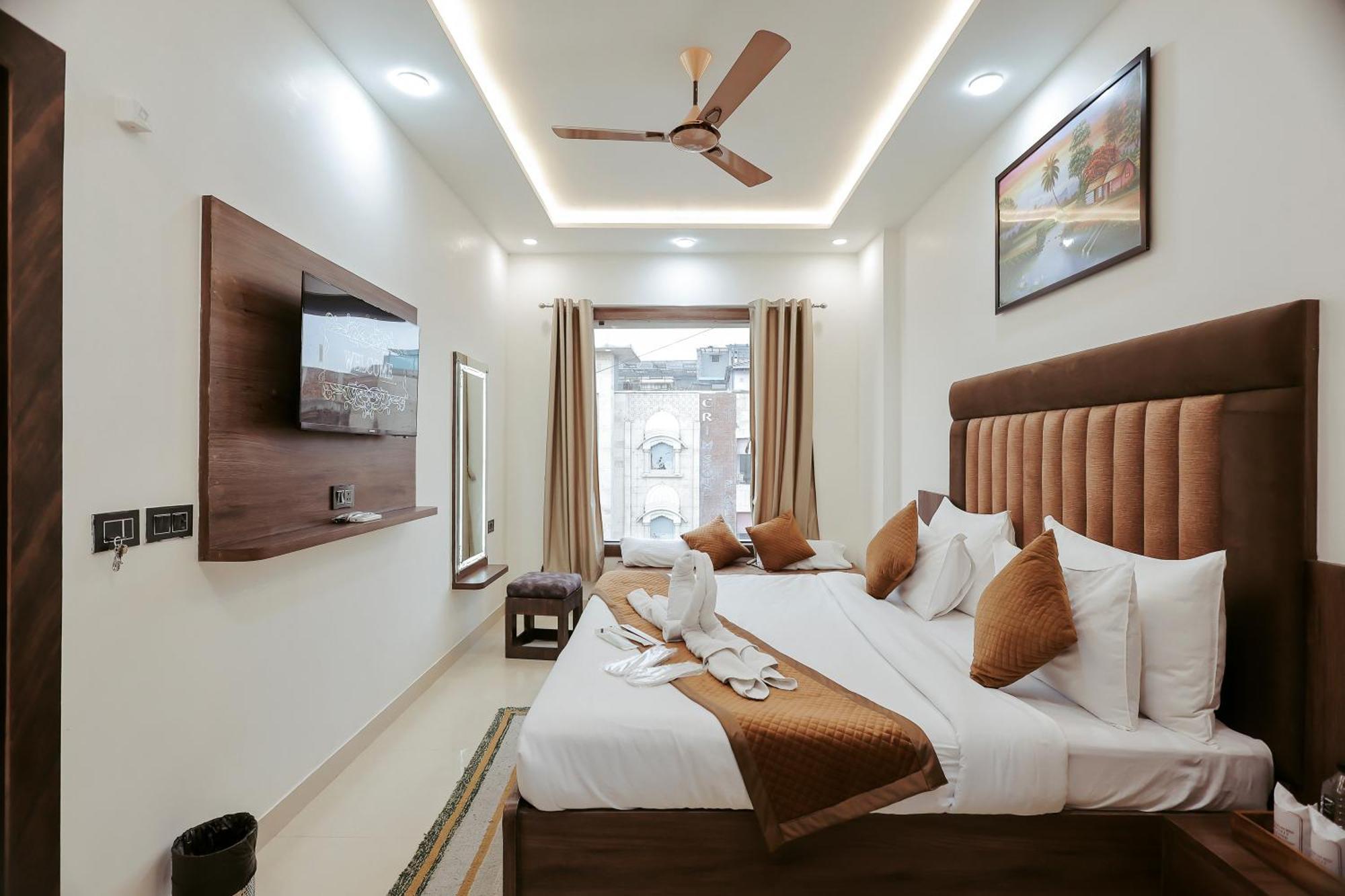 The Ss Grand Near Taj Mahal 3*