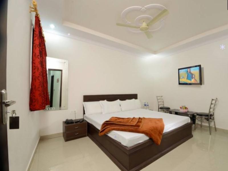 Hotel Raj Paradise Hotel 3*