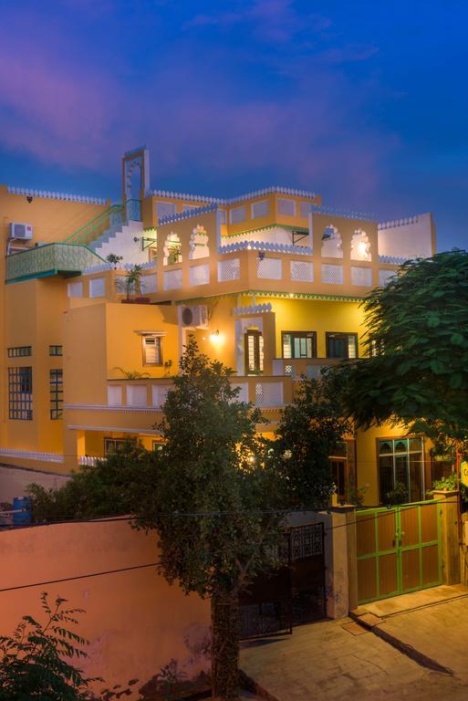 Homestay The Coral Court *