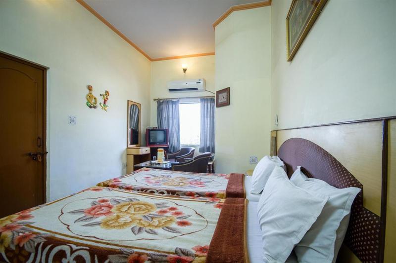 Taj Plaza, Vip Road, Hotel 3*