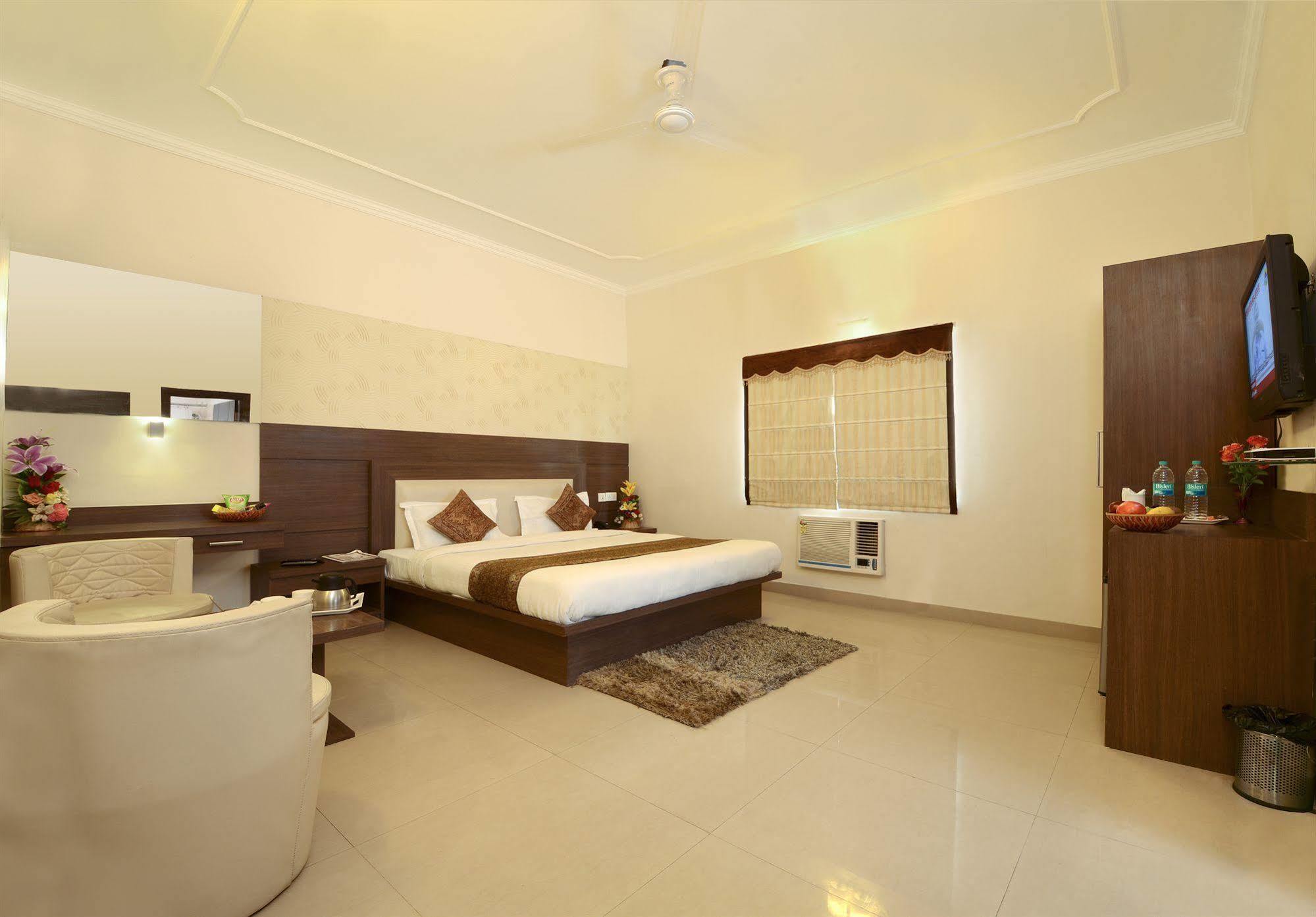 Hotel Fabhotel Maniram Palace Agra (Uttar Pradesh)