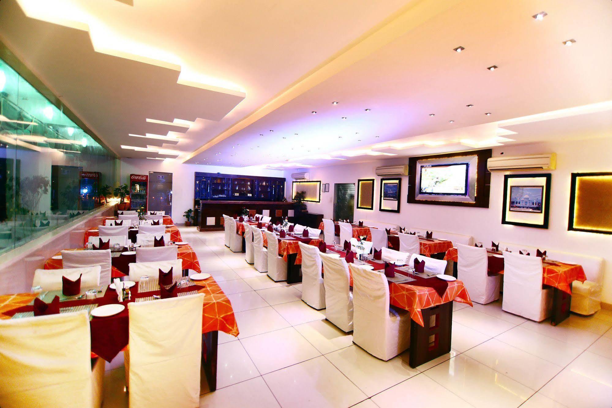 Taj Hotel 3*
