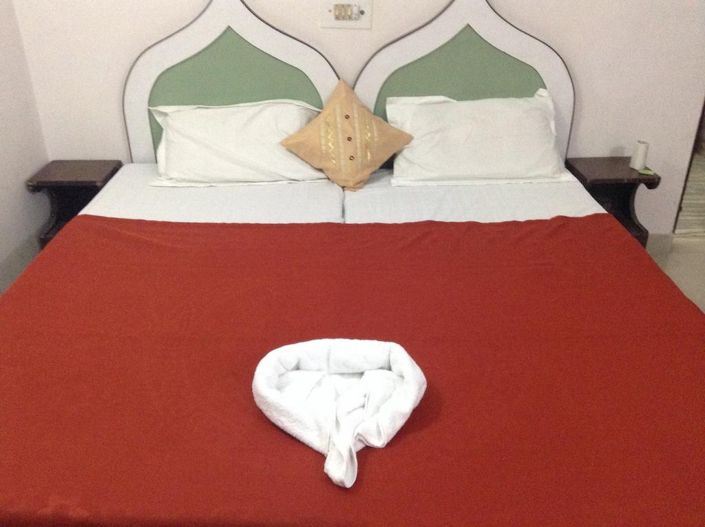 Safari Hotel *