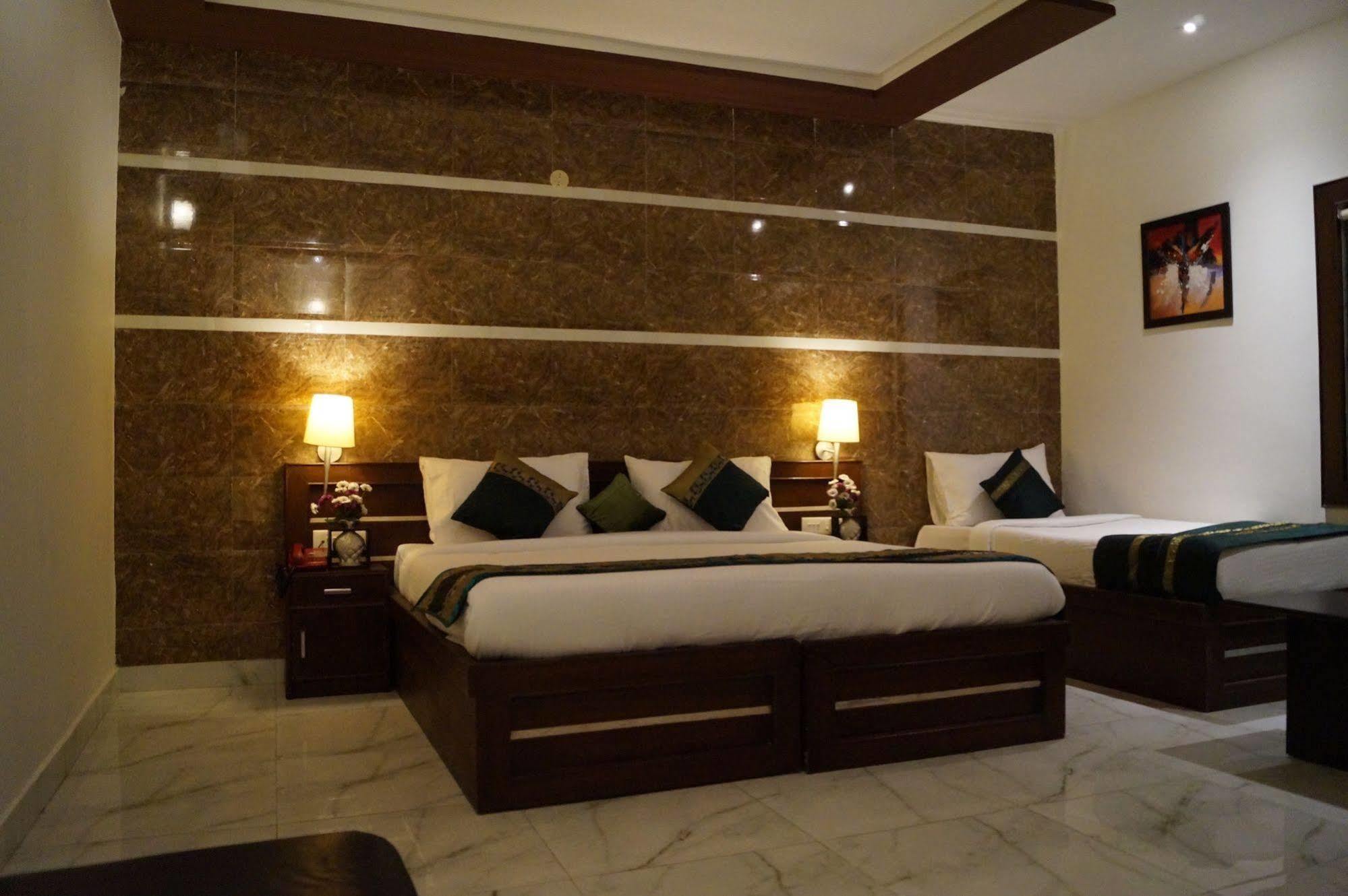 Hotel Optimum Tara Palace @ Taj 3*