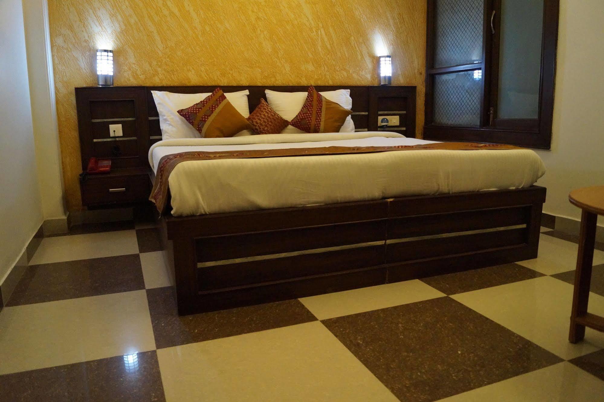 Optimum Tara Palace @ Taj 3* Agra (Uttar Pradesh)