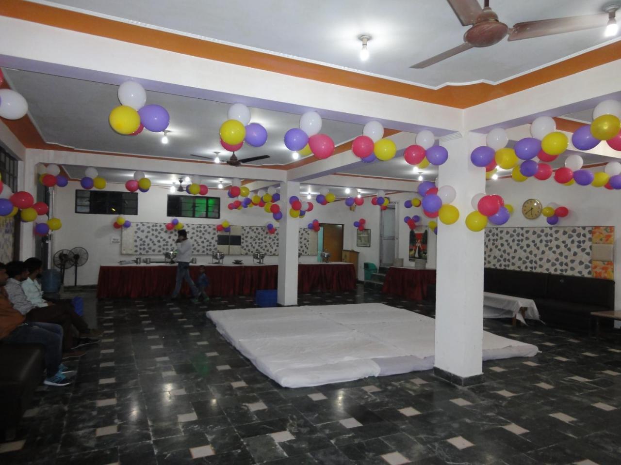 Hotel Taj Plaza, Vip Road, 3*