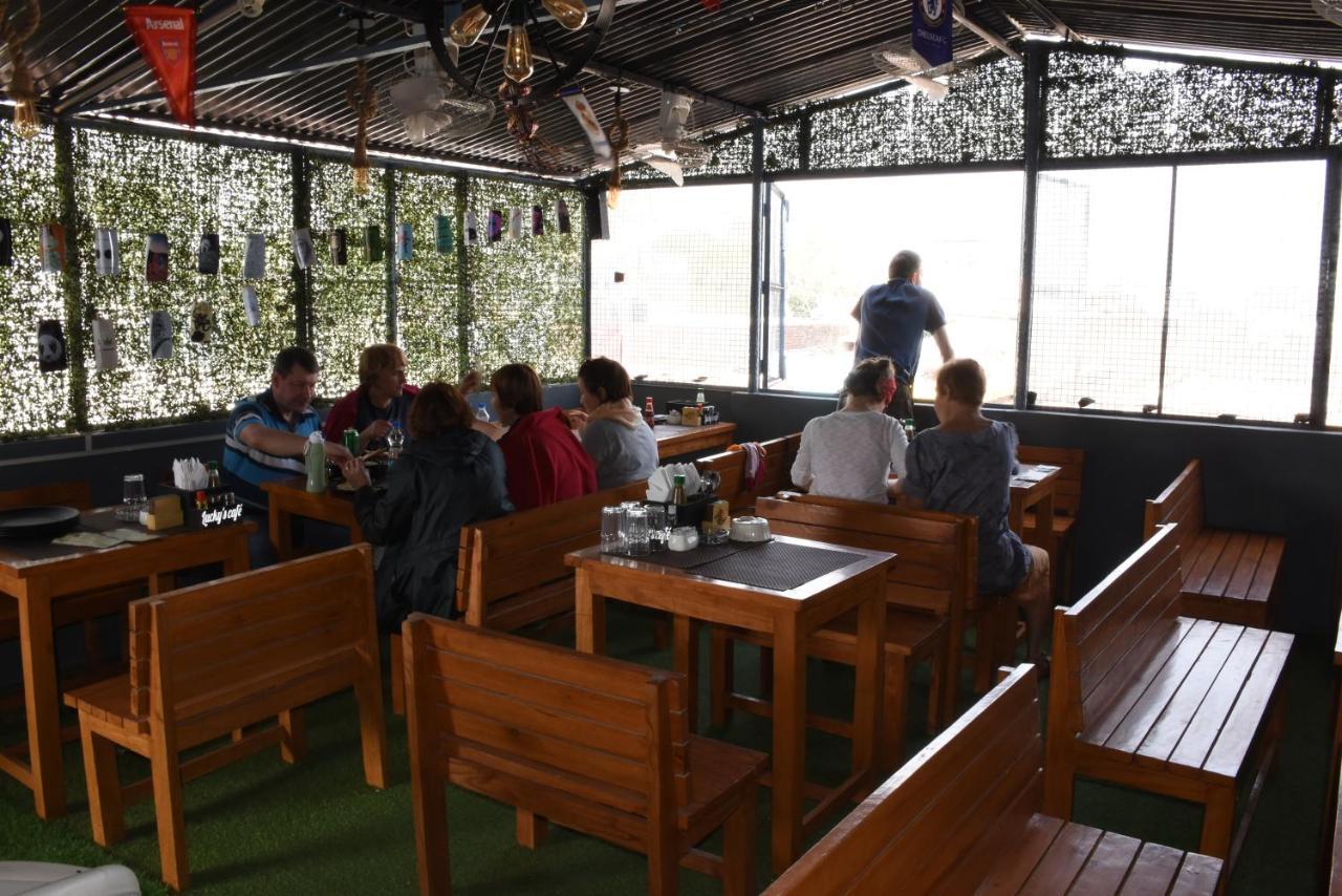 Lucky Restaurant & Agra (Uttar Pradesh)